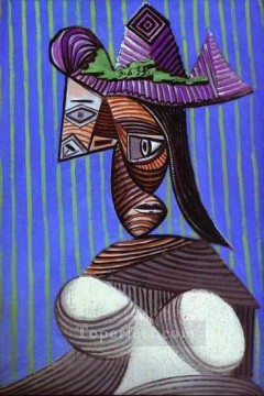 Buste de femme au chapeau raye 1939 Cubismo Pinturas al óleo